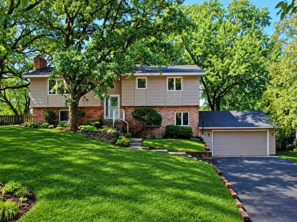 16015 Oak Shore Dr, Lakeville, MN 55044