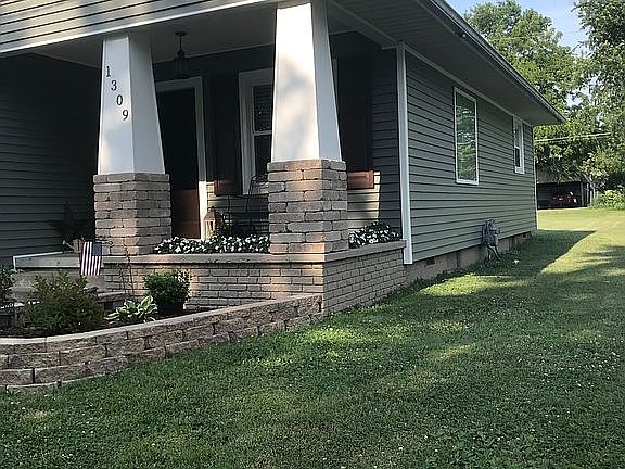 4th image of 1309 Barham Ave
