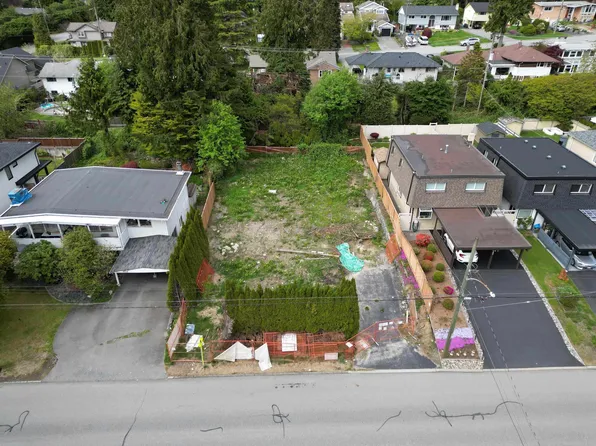 946 Montroyal Blvd, North Vancouver, BC V7R 2H1