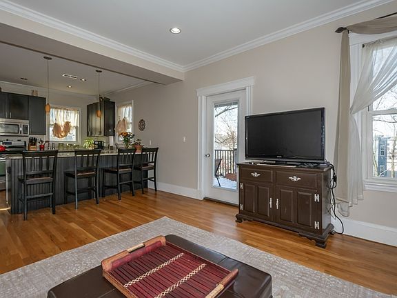 4th image of 29 Plainfield St #3