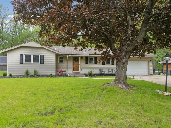 2243 Apache St, Mendota Heights, MN 55120