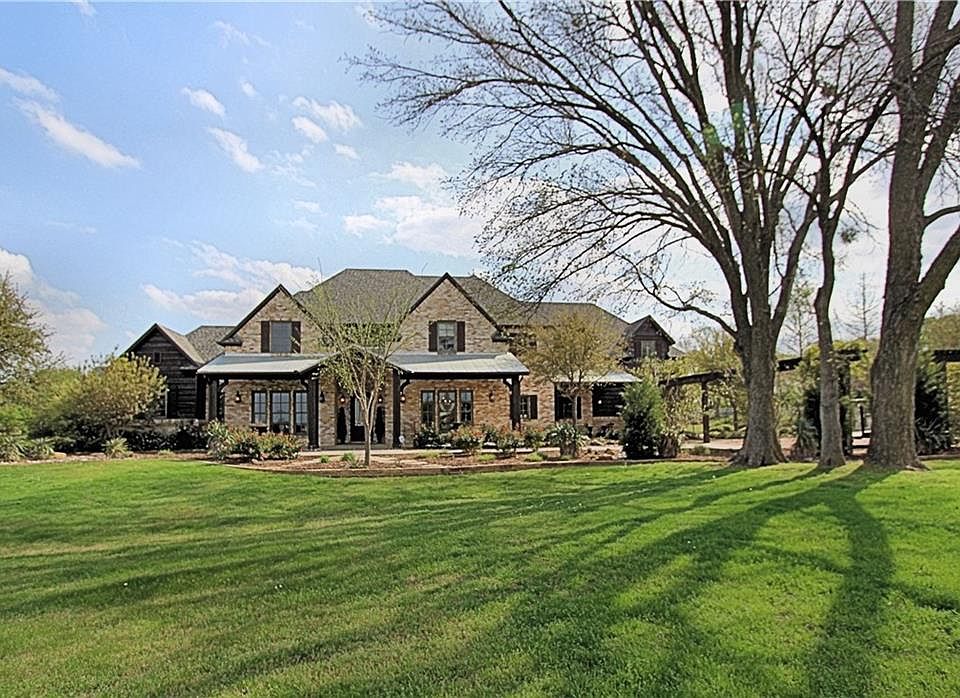 1st image of 1240 Saddlebrook Way