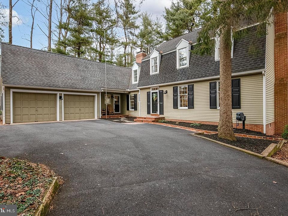 1st image of 7 Weston Dr