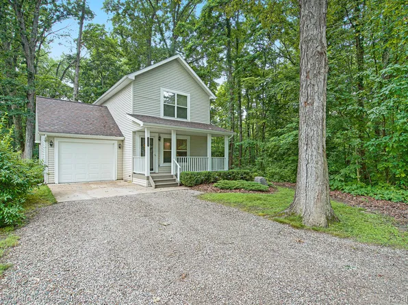 5802 Fernlands Ave, Hamburg, MI 48139