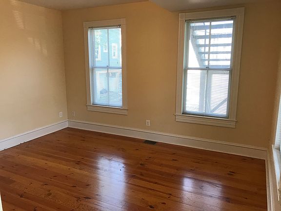 3rd image of 315 S Loudoun St #2