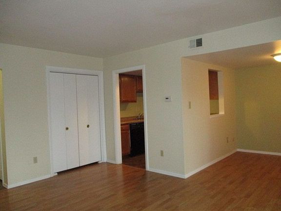 5th image of 558 S Trenton Ave #558C