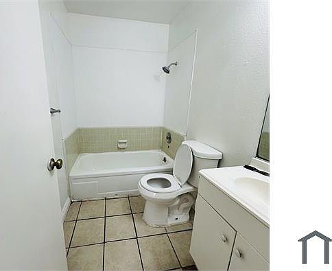 3rd image of 2261 N Chestnut Ave #101