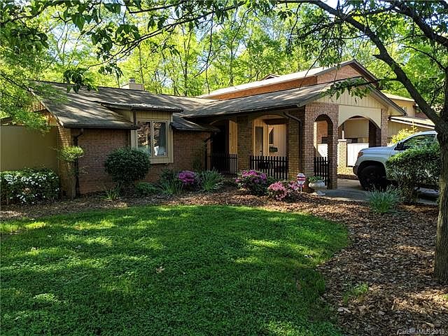 1st image of 823 Coventry Ln
