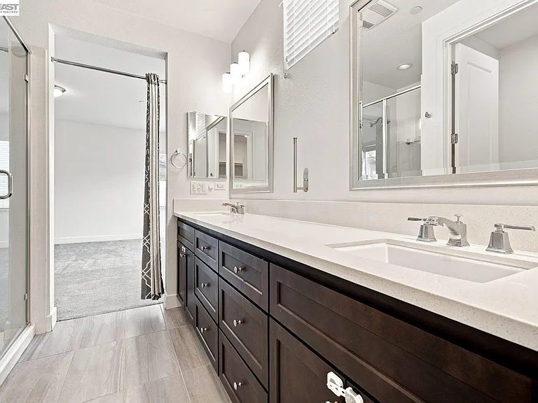 33 W Roccolino Ln — Photo 45