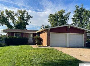 9823 Ruggles St, Omaha, NE 68134