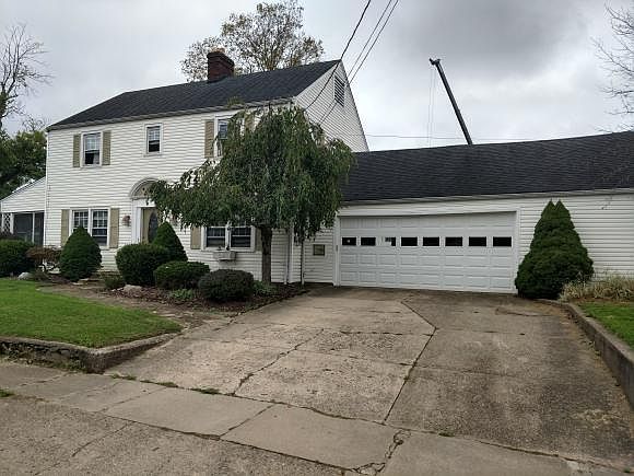 1st image of 158 E 10th St