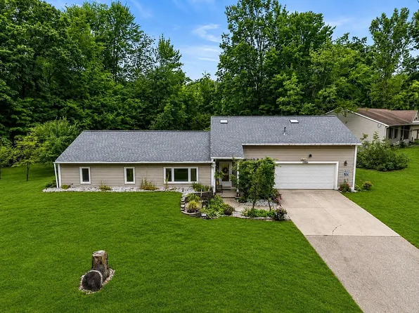 18145 148th Ave, Spring Lake, MI 49456