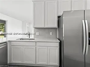 209 SE 26th Ter — Photo 17