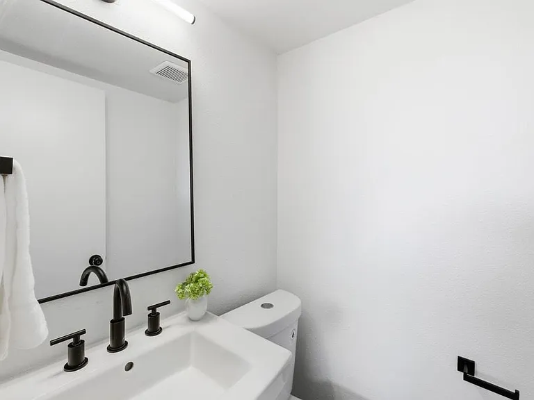 CrestHaus Apartments — Photo 16