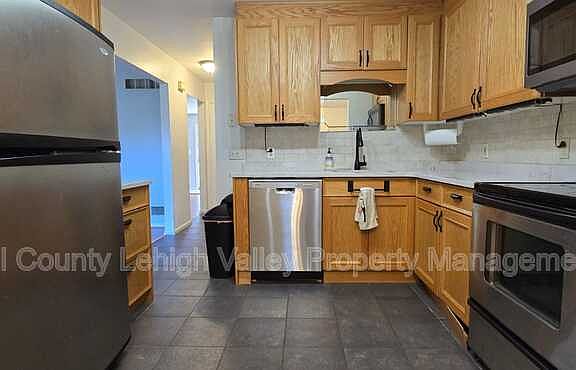 3rd image of 5634 Grace Ave