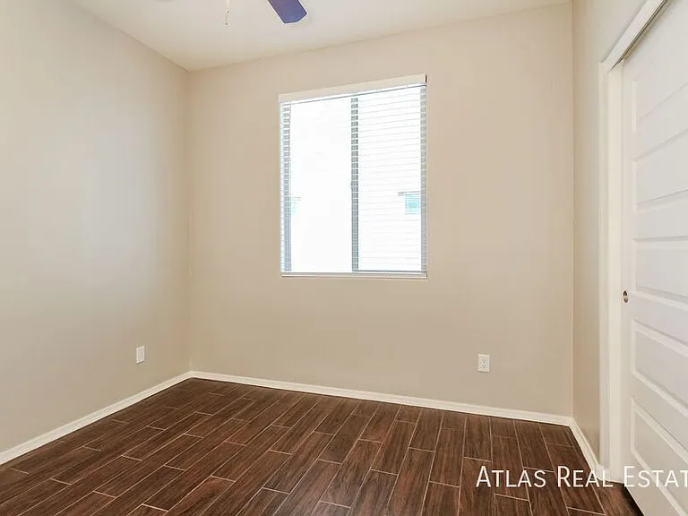 18660 W Robin Ln — Photo 12