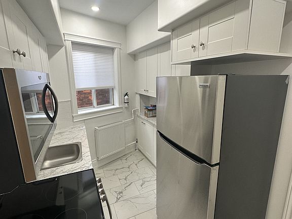 4th image of 318 Cooper St #24