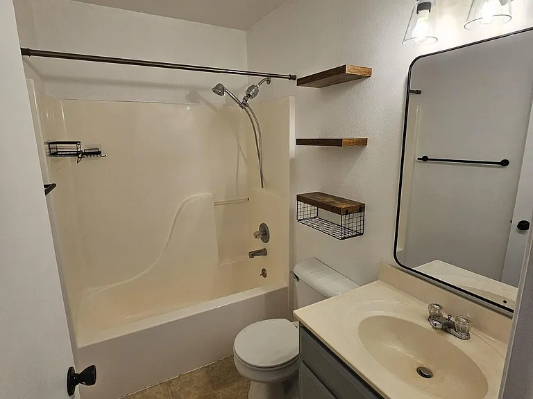 214 W Timothy St — Photo 11