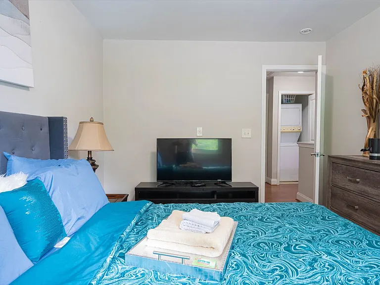 Green Oaks Ln — Photo 4