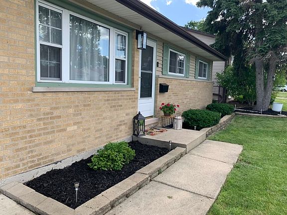 3rd image of 129 E Schubert Ave