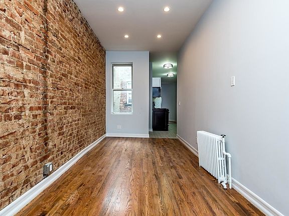 5th image of 1348 Willoughby Ave APT 3R