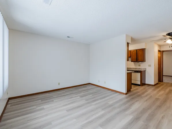 4422 S 48th St APT 8, Lincoln, NE 68516