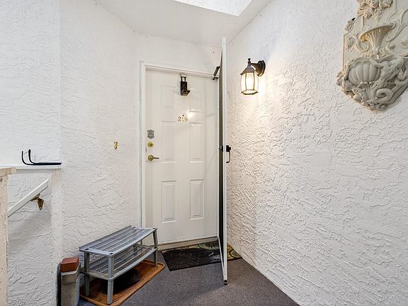 3rd image of 22515 116th Ave #219