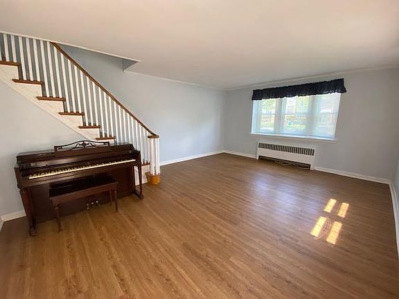 3rd image of 818 Longshore Ave