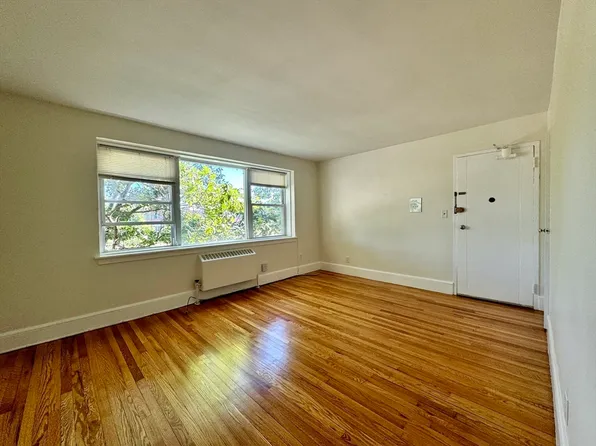 461 Arborway APT 3, Boston, MA 02130