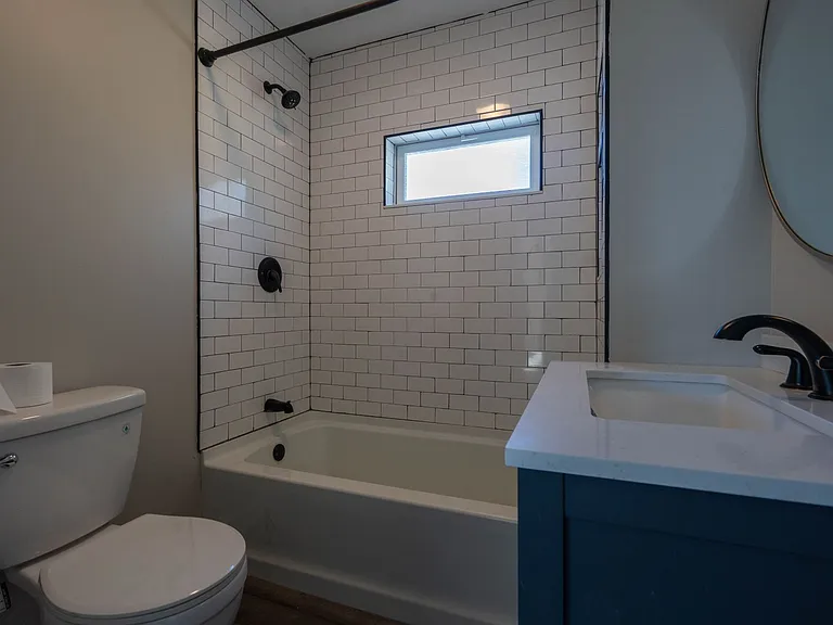 306 Martin St — Photo 11