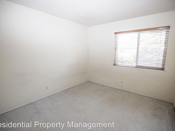 4th image of 32732 Fairfield St