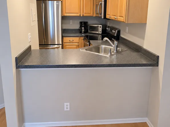 270 E Highland Ave APT 442, Milwaukee, WI 53202