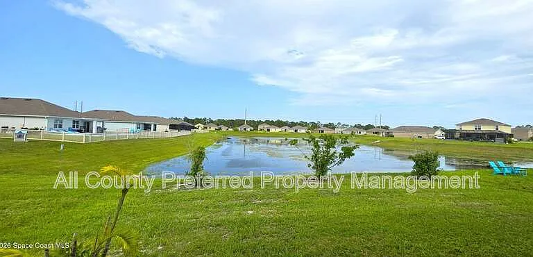 242 Guinevere Dr SW — Photo 5