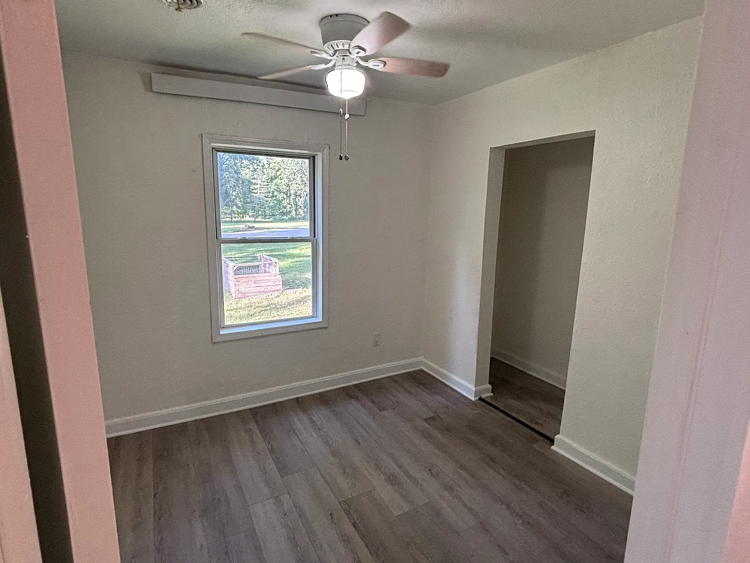 2 bed, 712 sqft, $1,300 — Photo 2