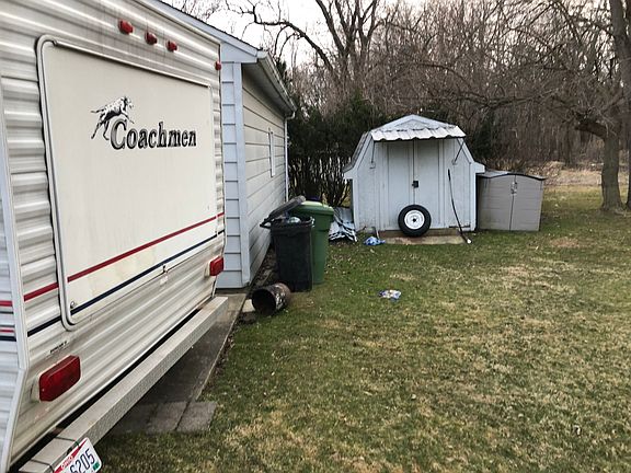 2nd image of 36235 N Riverview Dr
