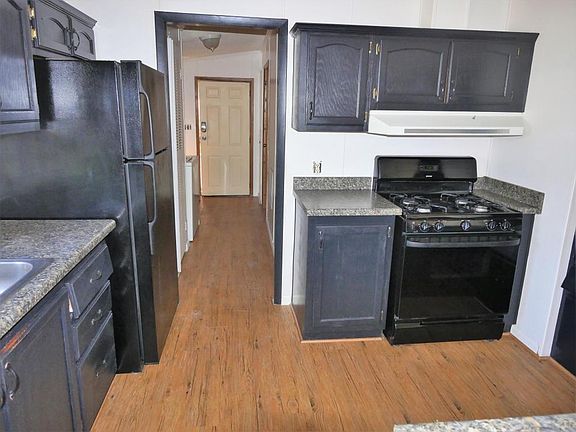 4th image of 2563 La Forest Ave