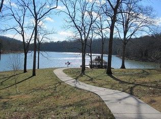 1322 Fox Cove Ln, La Follette, TN 37766