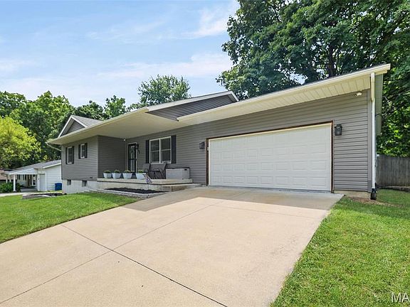2nd image of 32 Grainey Dr