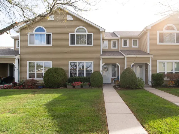 39 Eric Drive #39, Middle Island, NY 11953