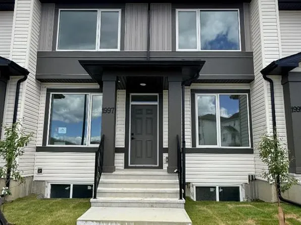 1997 W McCaskill Dr, Crossfield, AB T0M 0S0
