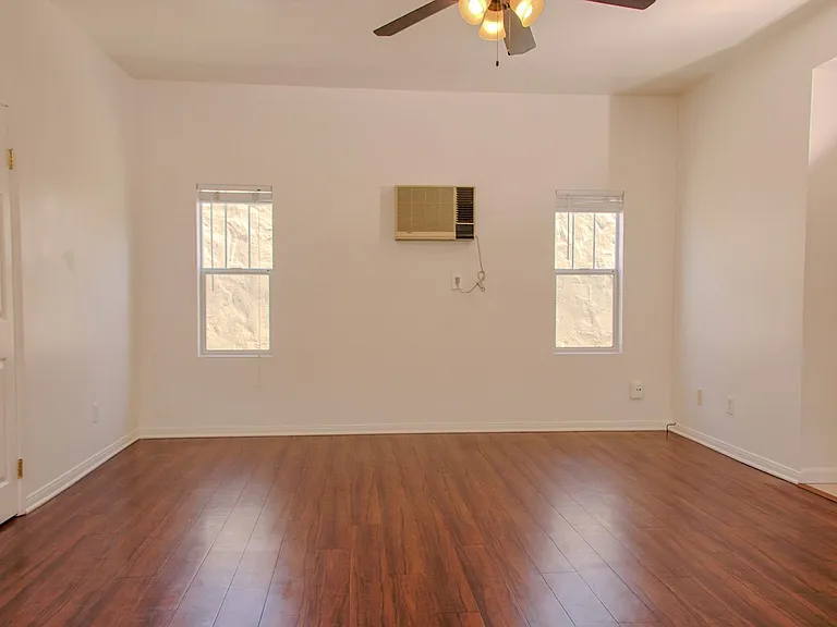 Garfield Avenue Apartments — Photo 9