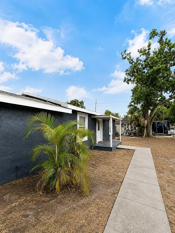 3 bed, 2.0 bath, 1080 sqft, $2,450 — Photo 3