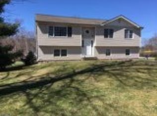 2 W Emerald Isle Dr, Lake Hopatcong, NJ 07849