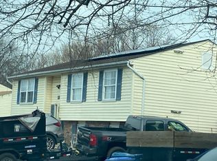 126 N Garfield Rd, Sterling, VA 20164