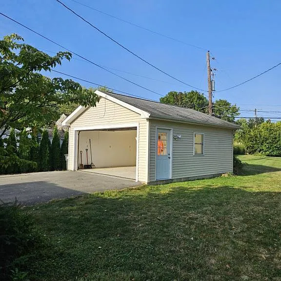 616 Beverly Dr S — Photo 15