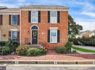 9 Parliament Ct, Baltimore, MD 21212