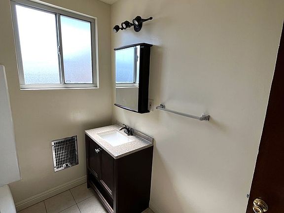 3rd image of 319 N Maryland Ave APT 12