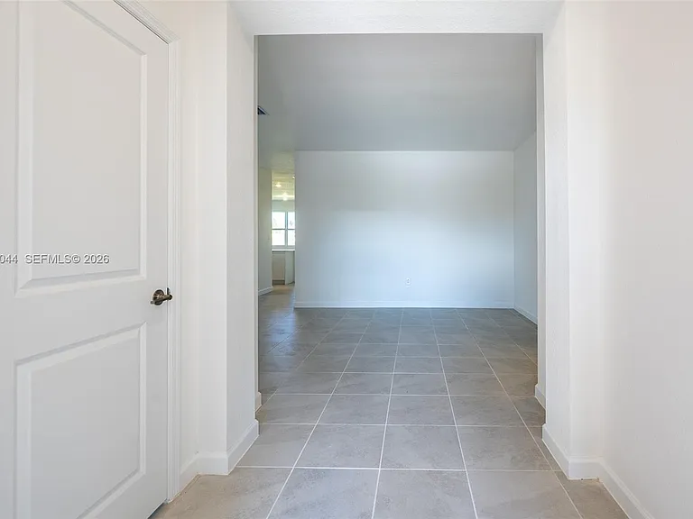 2978 SE 25th Ave — Photo 2