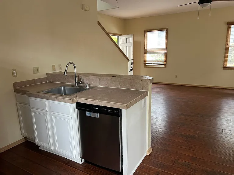 616 N Voluntario St — Photo 5
