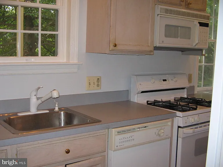 812 Woodside Pkwy — Photo 21